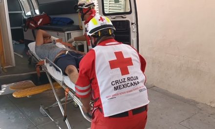Hombre resulta gravemente lesionado al manipular una podadora en Parras