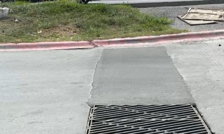 Le colocan concreto a alcantarilla en Saltillo