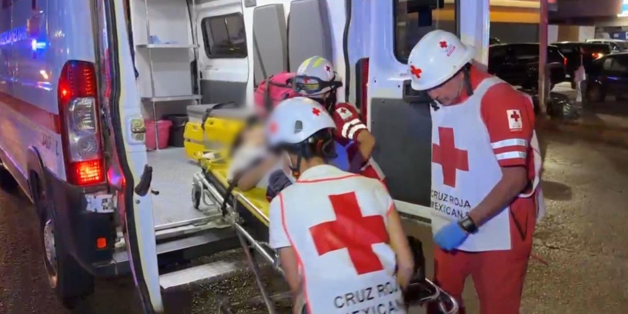 Motociclista al borde de la muerte tras accidente en el centro de Saltillo
