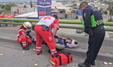 Motociclista resulta lesionado tras sufrir falla mecánica