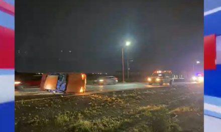 Saltillo:  No alcanzó a llegar a la fiesta… ebrio volcó y quedó detenido