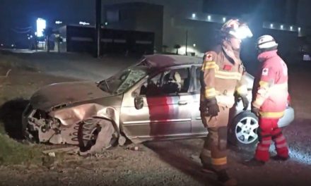 Saltillo:  Noche de fiesta termina en el hospital luego de que conductor ebrio sufriera una volcadura