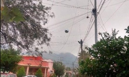 ¿Nos vigilan? Aparece esfera metálica en el cielo de Monterrrey y podría ser un OVNI (video)