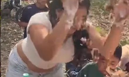 Video: Joven explota contra su pastel tras broma de invitado