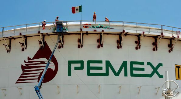 Pemex se convierte en la segunda petrolera más endeudada del mundo