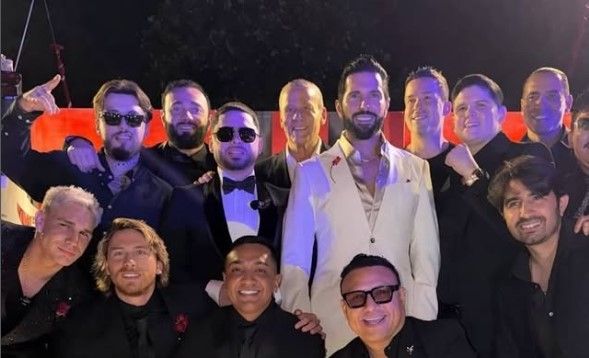 Poncho de Nigris celebra sus 50 años con una lluvia de celebridades (fotos y video)
