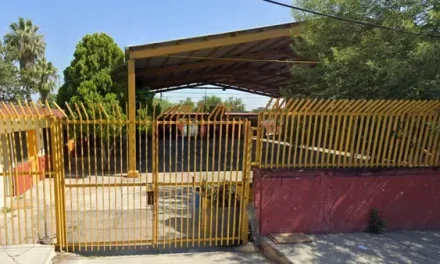 Ventilador cae del techo de una primaria de Nuevo León y le corta oreja a una niña de 6 años