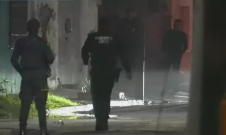 Lluvias ‘aparecen’  restos humanos en Monterrey