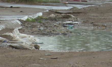Se forman lagunas en calles de Ramos Arizpe