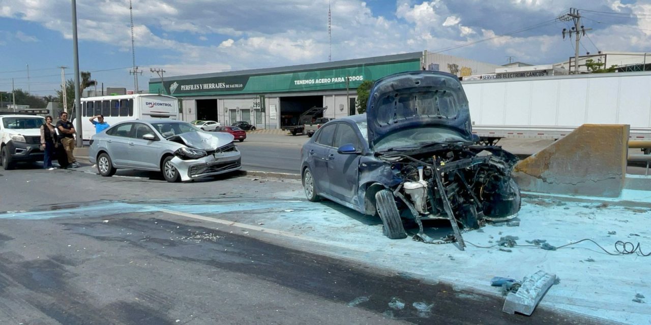 Tinaco desprendido provoca accidente e incendio de vehículo en Ramos Arizpe