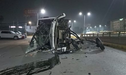 Vuelca transporte de personal en Saltillo