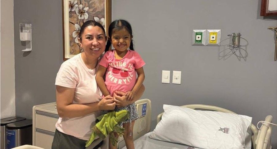 Inicia la cirugía para salvar la vida de Yoana