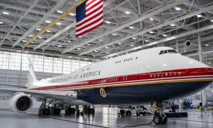 Donald Trump presenta su nuevo avión presidencial