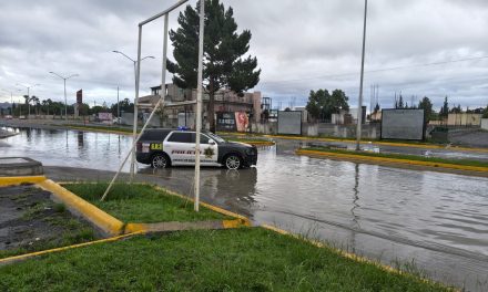 Saltillo: Colosio se encuentra inundado en su cruce con Eulalio Gutiérrez