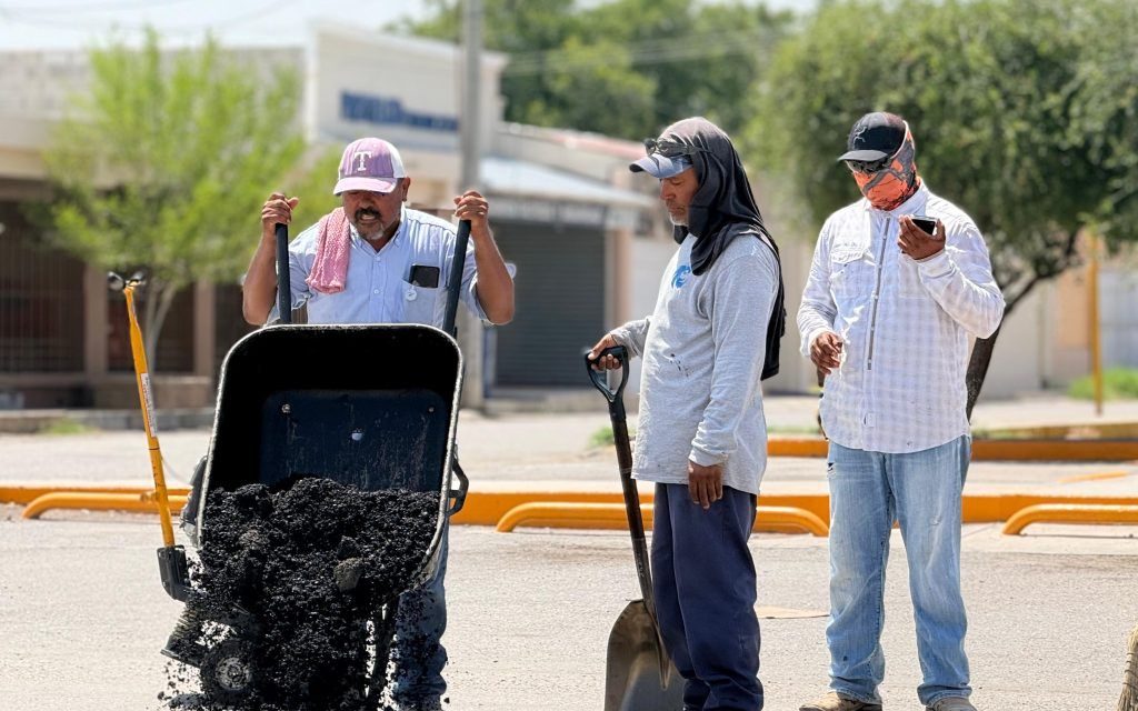 Se refuerza el programa permanente de bacheo en Sabinas
