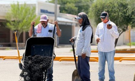 Se refuerza el programa permanente de bacheo en Sabinas