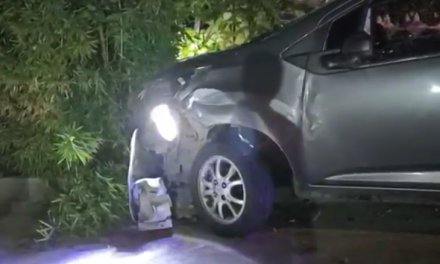 Saltillo: Queda ensartado en restaurante, causó varios daños por manejar ebrio