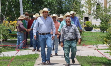 Entrega Javier rehabilitación de plaza de San Juan de la Vaquería