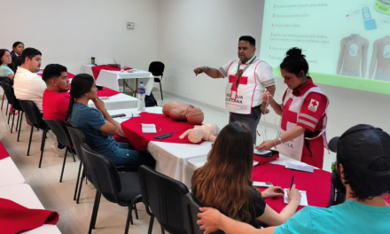 Paramédicos de la Cruz Roja Saltillo imparten taller de primeros auxilios pediátricos