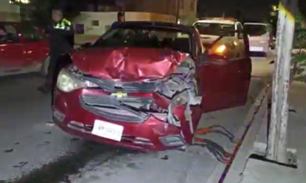 Saltillo: Huye para no quedar detenido, abandonó su coche tras chocar