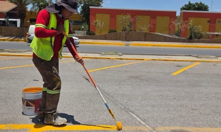 Refuerza SIMV trabajos de señalética para fortalecer la movilidad y seguridad en Torreón