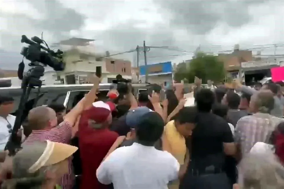 Increpan maestros de la CNTE a Claudia Sheinbaum en Aguascalientes