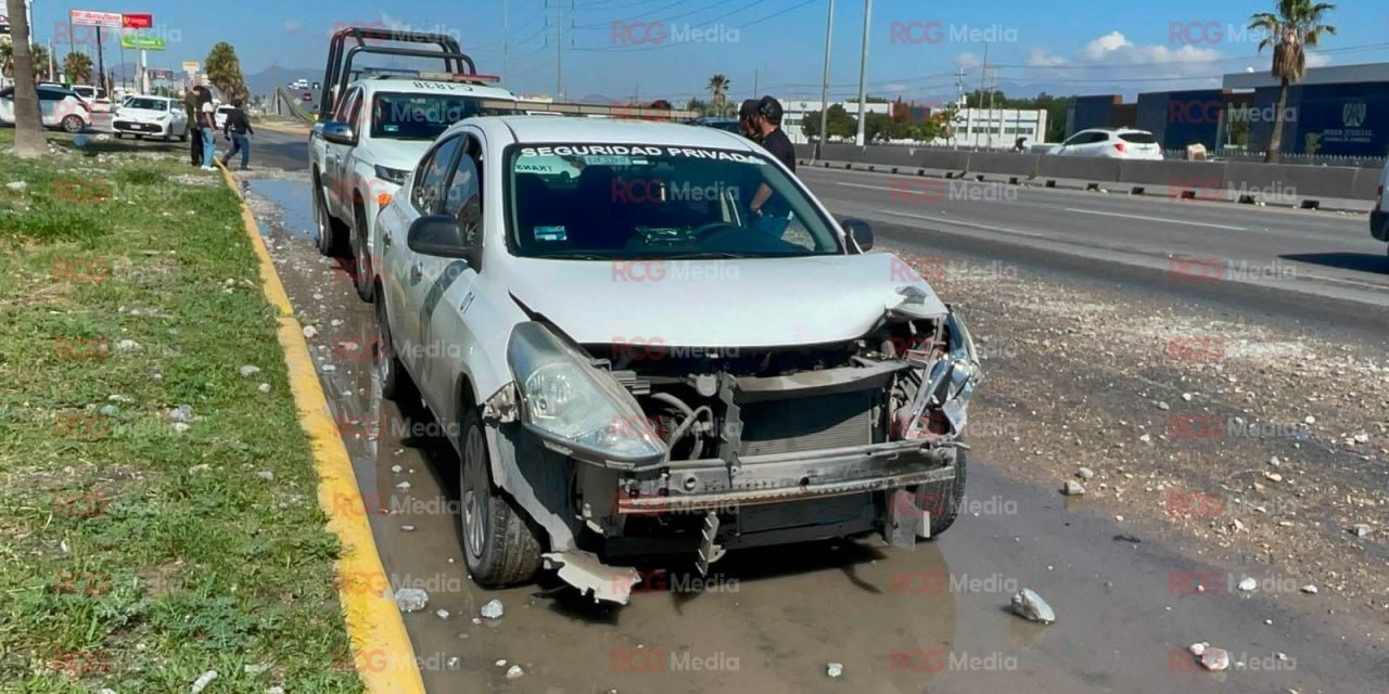 Accidente en Fundadores deja daños materiales