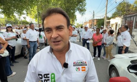 A horas de concluir la campaña recorre Álvaro Moreira la colonia Chapultepec