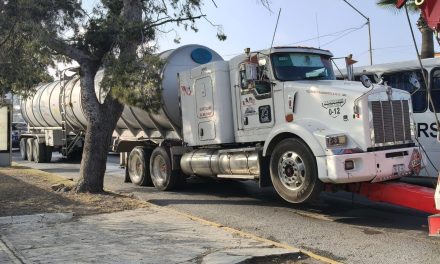 Policía del Estado asegura pipa que transportaba combustible