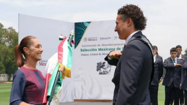 Presidenta Sheinbaum abandera a la Selección Nacional de México