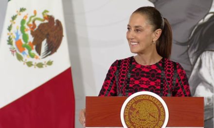 Claudia Sheinbaum sale a defender a Julieta Venegas ante la ola de críticas por ‘La niña futbolista’