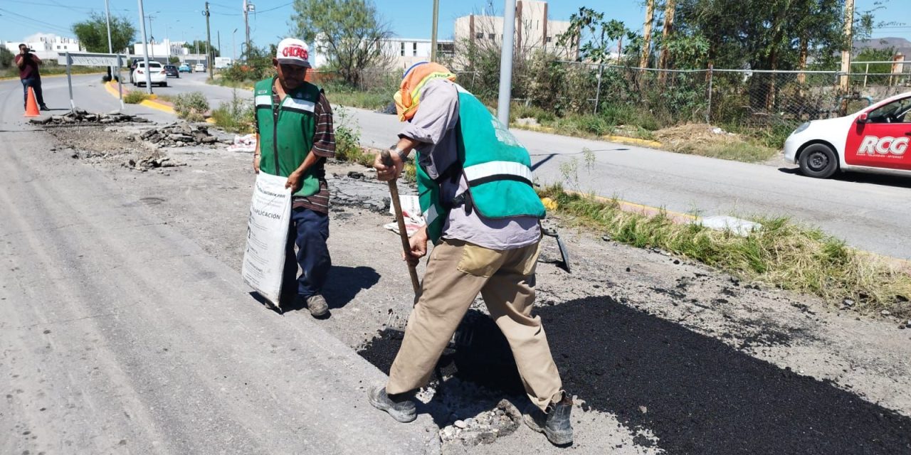 Llevan trabajos de reparación de bacheo en Ramos Arizpe
