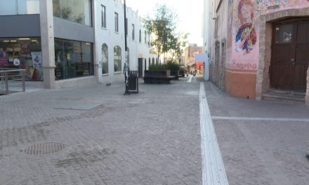 Utilizan callejón Padre Flores en el centro de Saltillo como baño público