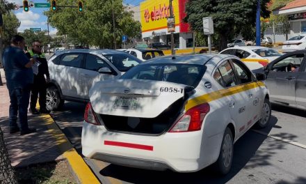 Mujer pierde el control y ocasiona accidente en V. Carranza