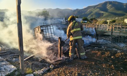 Saltllo amanece con un incendio en un predio en la colonia El Salvador