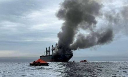 Tres marinos indios continúan desaparecidos tras ataque de EE. UU. a petrolero en Omán