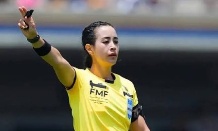 Ella es la mexicana Katia Itzel García, la tercera mujer en la historia que dirige un partido de Mundial varonil