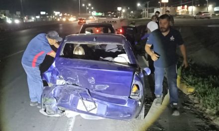 Le pega a dos y huye en Saltillo