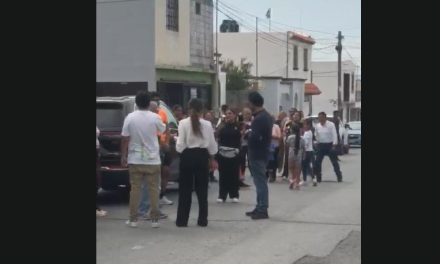 Alejandra Salazar intimada a votantes en la Nuevo Teresitas, agrede a la prensa