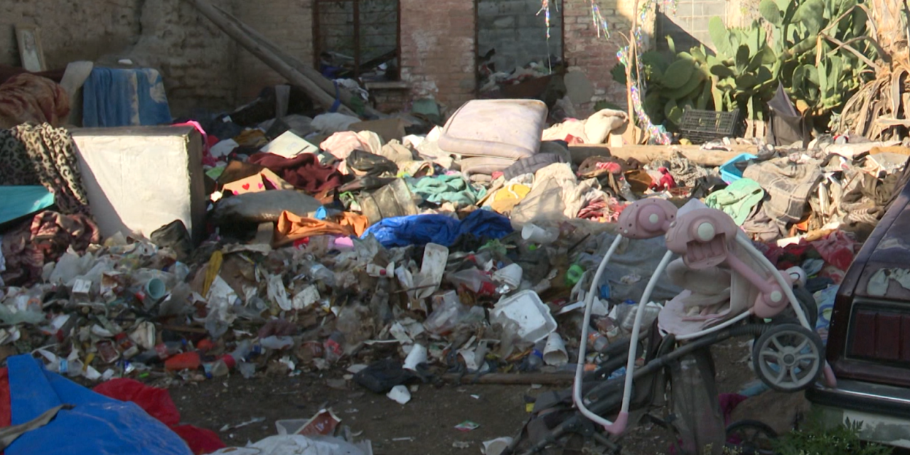 Piden limpiar terreno baldío en el centro de Saltillo