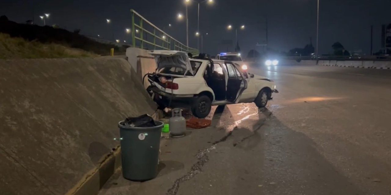 Por las prisas destroza su coche en Saltillo