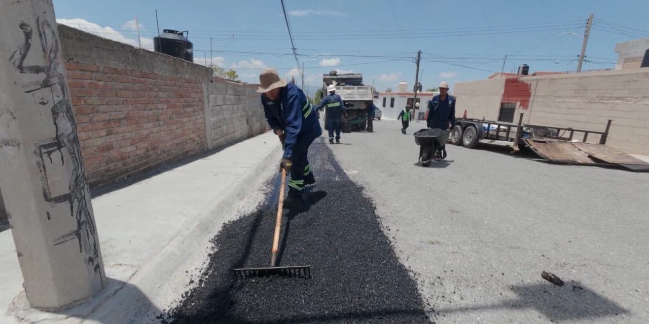 Rehabilita Javier Díaz calles en Lomas de Lourdes y Hacienda El Cortijo