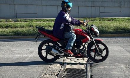 Saltillo: Automovilistas solicitan reparación de rejillas pluviales en bulevar Fundadores
