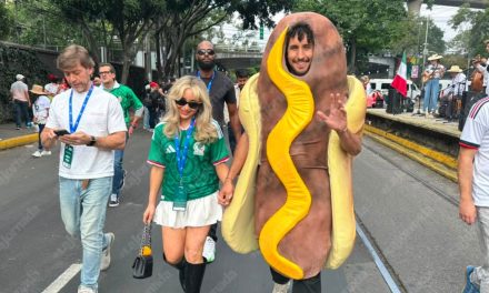 Sabrina Carpenter es captada rumbo al Estadio Azteca… ¡acompañada por un Hot Dog»!