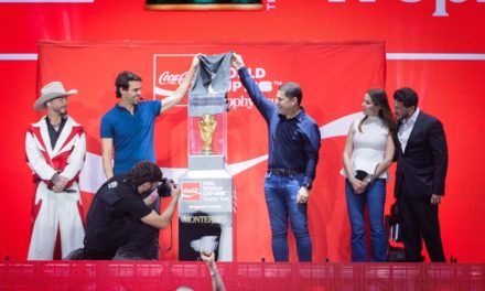 Así fue el abucheo masivo a Samuel García y Mariana Rodríguez en un evento del Mundial (video)