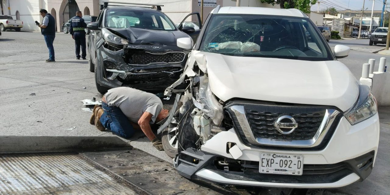 Camionetas sufren accidente en Saltilo