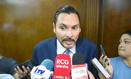 Toma protesta Gullermo Viruete como nuevo tesorero de Monclova
