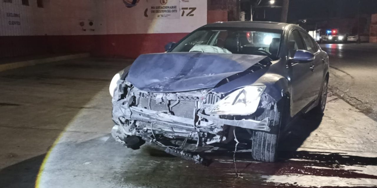 Saltillo: Volarse un rojo le salió muy caro; ebrio tendrá que responder por los daños