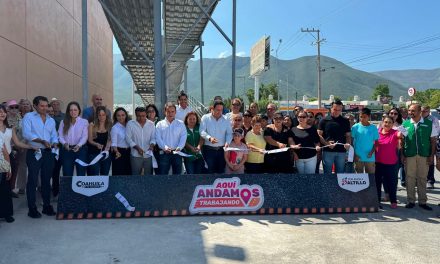 Javier Díaz entrega puente peatonal al sur de Saltillo