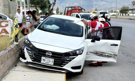Chocan vehículos al poniente de Saltillo